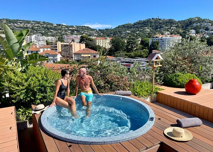 Best Western Premier Le Patio des Artistes Wellness Jacuzzi