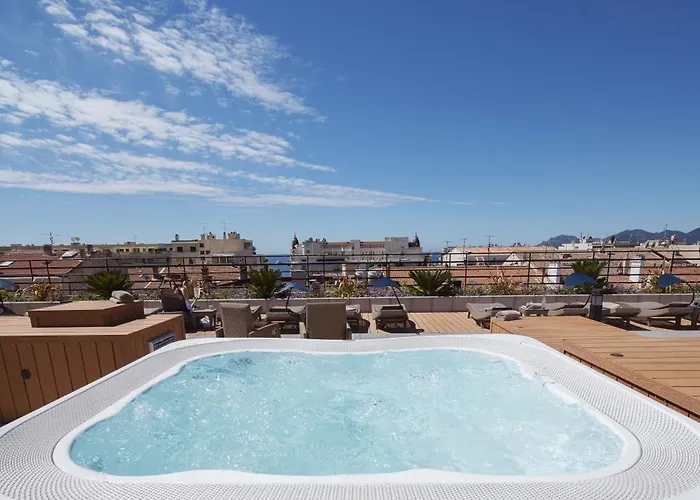 Best Western Premier Le Patio Des Artistes Wellness Jacuzzi